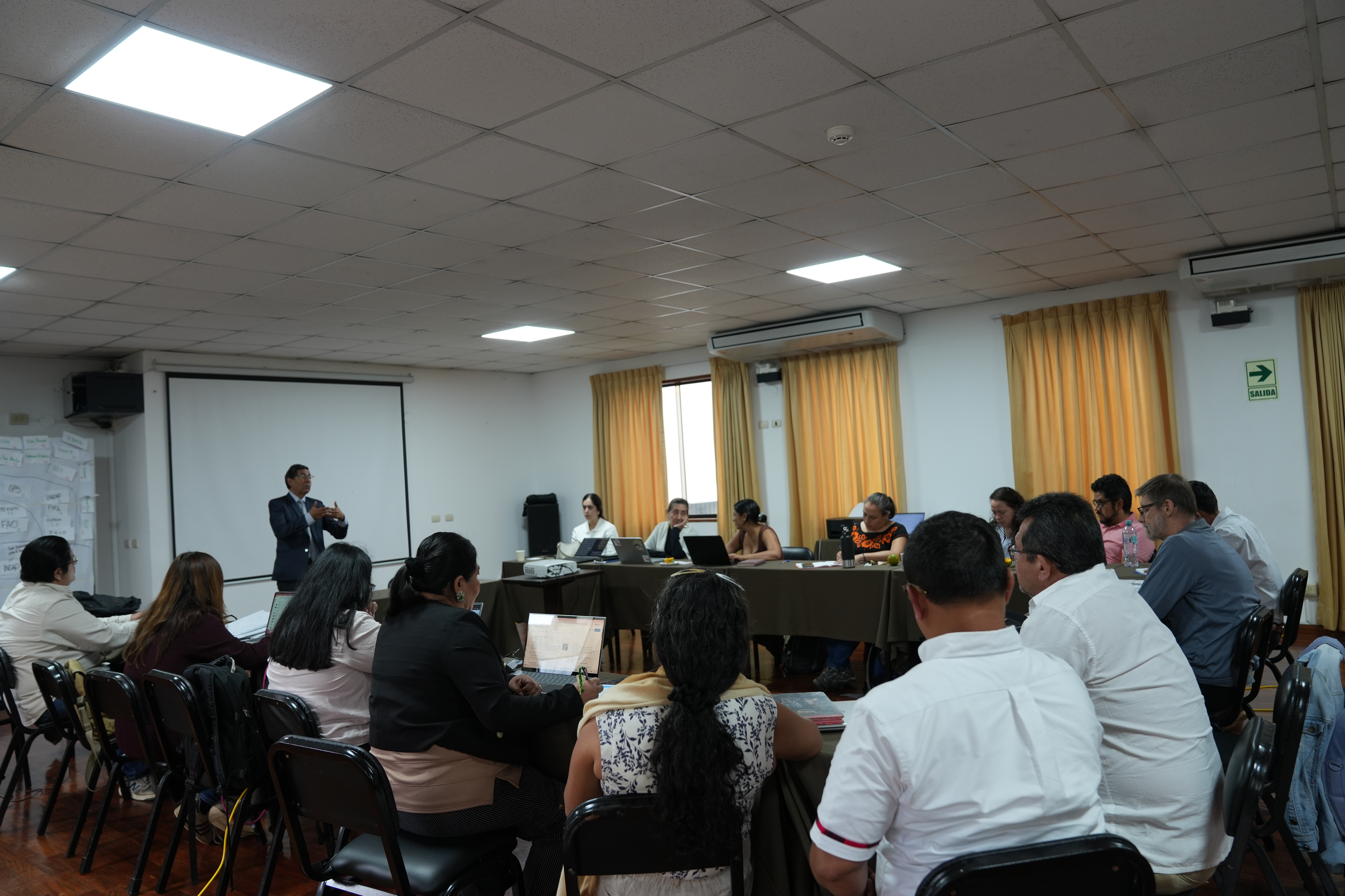Dialogo con senador Jaime Delgado